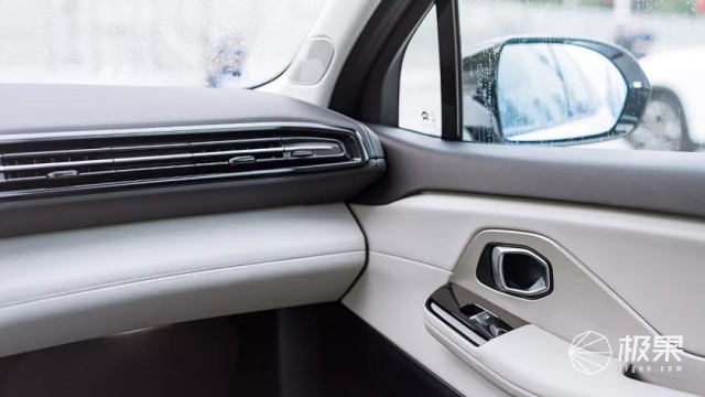 蔚来ES8初体验:4秒破百,NOMI智能助手把全车人撩high 蔚来ES8初体验:4秒破百,NOMI智能助手把全车人撩high