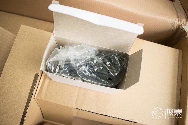 浦桑尼克无线吸尘器测评，吸尘除螨，家庭清洁好帮手