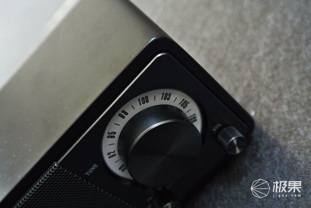 山进莫扎特蓝牙音箱体验，音质出色，复古收音机设计