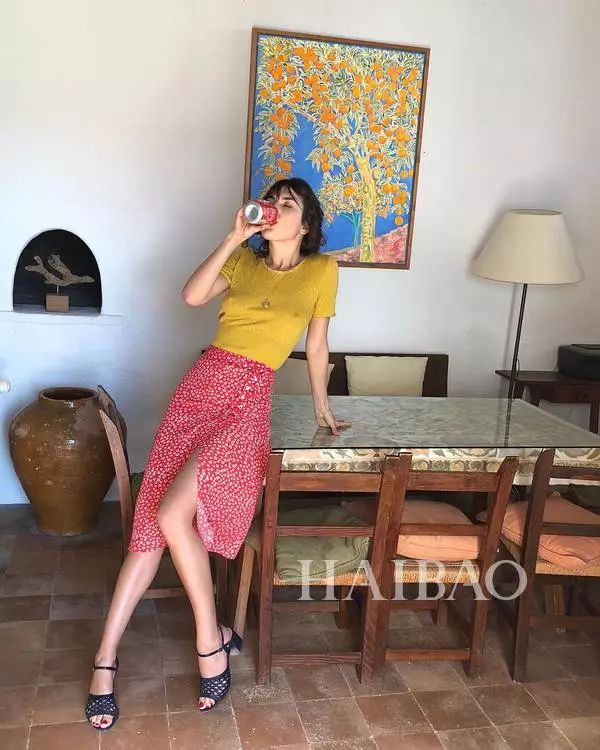 刘诗诗热巴竟凭迷笛裙拿下C位?屁股大腿粗的