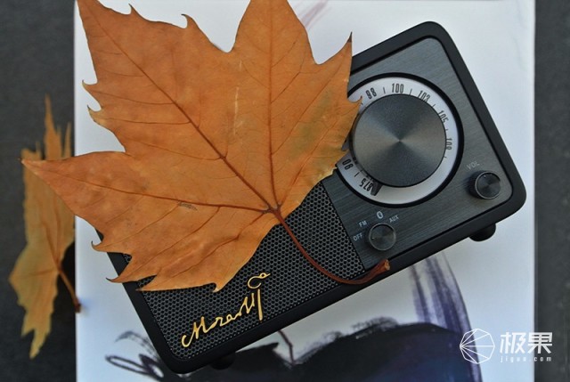 山进莫扎特蓝牙音箱体验，音质出色，复古收音机设计