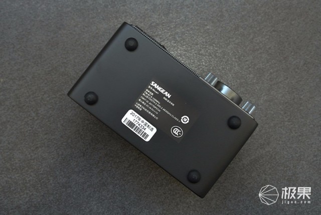 山进莫扎特蓝牙音箱体验，音质出色，复古收音机设计