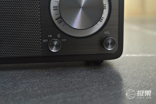 山进莫扎特蓝牙音箱体验，音质出色，复古收音机设计