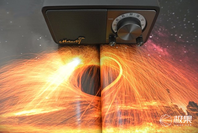 山进莫扎特蓝牙音箱体验，音质出色，复古收音机设计
