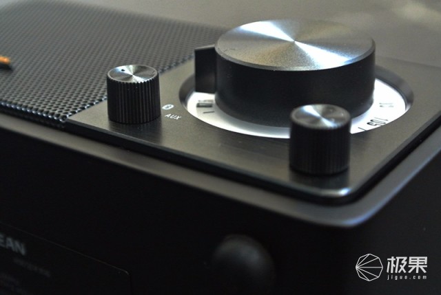 山进莫扎特蓝牙音箱体验，音质出色，复古收音机设计