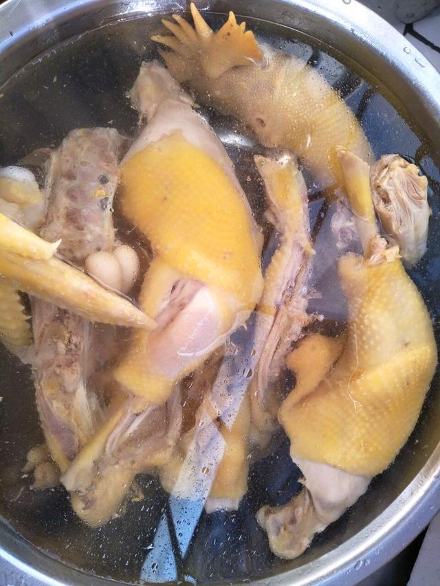 川菜凉拌鸡的做法，一整只鸡拌一大碗