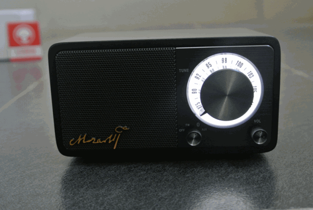 山进莫扎特蓝牙音箱体验，音质出色，复古收音机设计