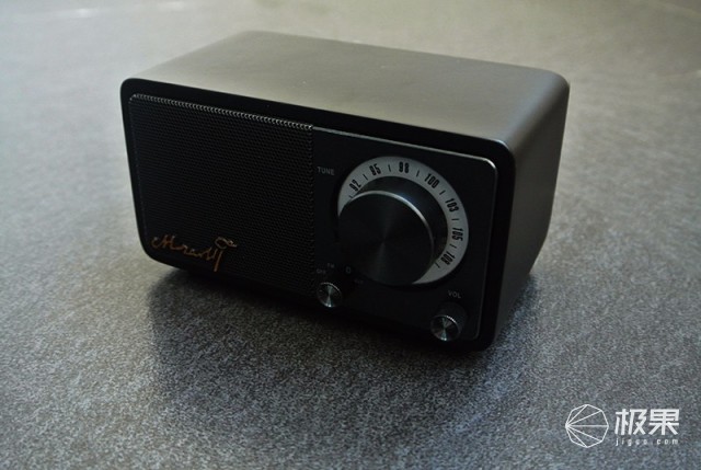 山进莫扎特蓝牙音箱体验，音质出色，复古收音机设计