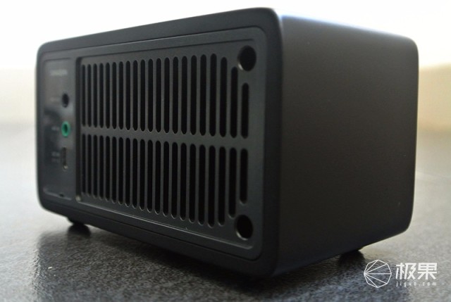 山进莫扎特蓝牙音箱体验，音质出色，复古收音机设计