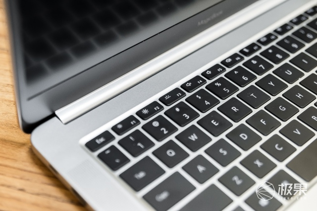 荣耀MagicBook体验:配置亮眼,办公娱乐皆可胜