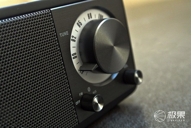 山进莫扎特蓝牙音箱体验，音质出色，复古收音机设计