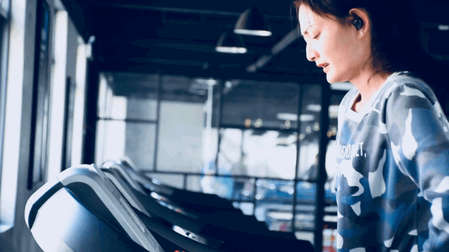 防水抗摔续航久,真无线让你运动更随意 — 捷波朗耳机