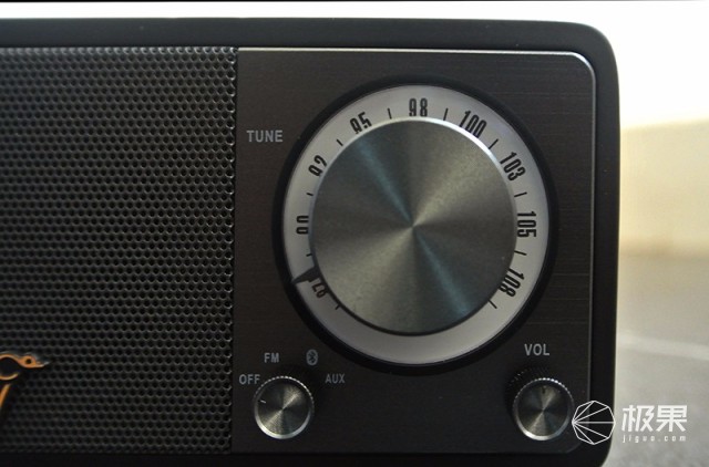 山进莫扎特蓝牙音箱体验，音质出色，复古收音机设计
