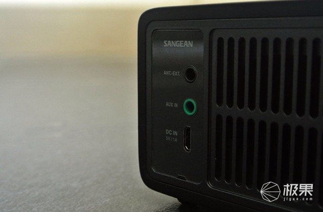 山进莫扎特蓝牙音箱体验，音质出色，复古收音机设计
