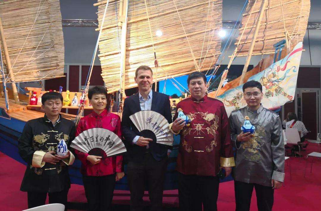 先唱美国三部曲再唱欧洲好声音,清香汾酒向