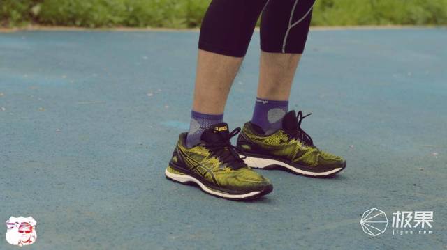 入脚舒适跑步抓地，跑渣的顶级马拉松跑鞋—亚瑟士NIMBUS20体验