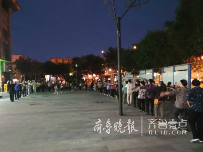 多次接到广场舞噪音扰民投诉，济南民警夜间突击检查