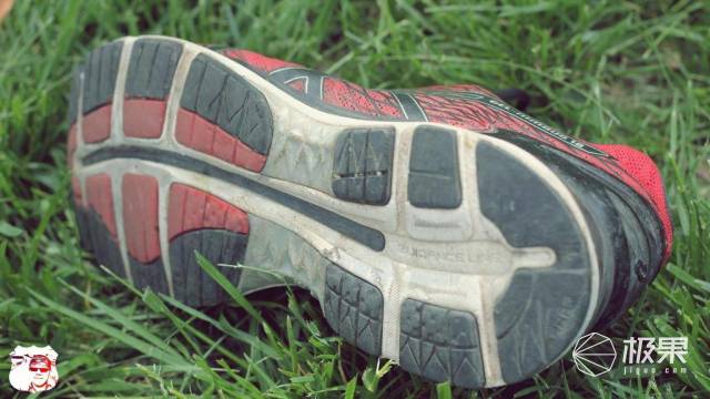 入脚舒适跑步抓地，跑渣的顶级马拉松跑鞋—亚瑟士NIMBUS20体验