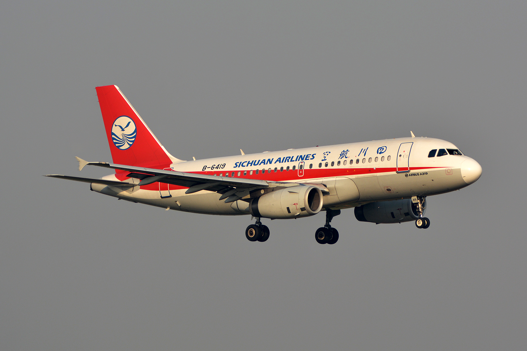 知了|万米高空中,飞机风挡玻璃破碎有多惊险?