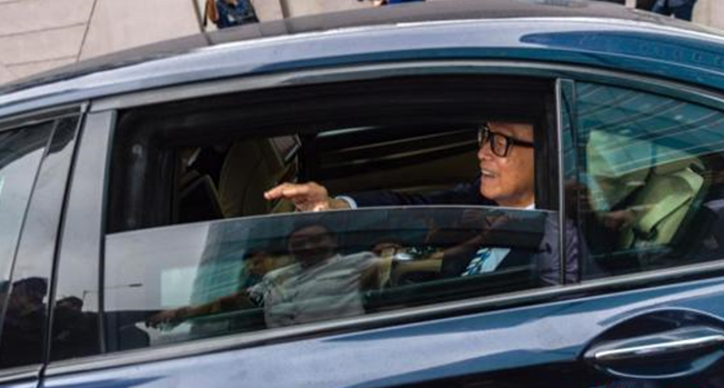 90岁李嘉诚正式退,休香港四大家族正式进入2.