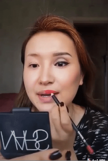 女网友仿妆成功"复活"蒙娜丽莎,化妆术堪比易容术!