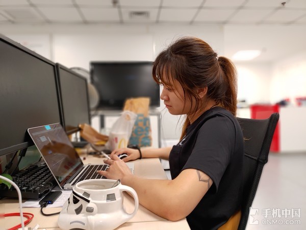 坚果R1评测：不愧是能当“主机”的旗舰