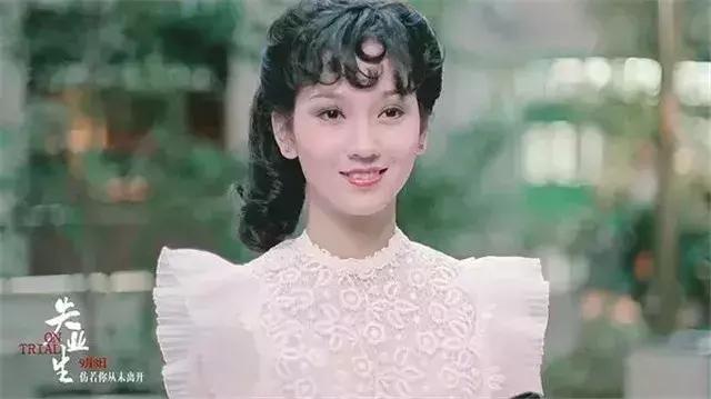 成龙和她相亲被吓跑,陈百强夸她是白雪公主,如今依然单身一人