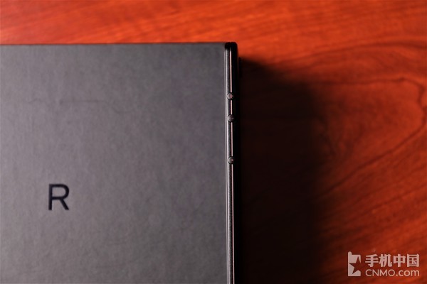 坚果R1评测：不愧是能当“主机”的旗舰