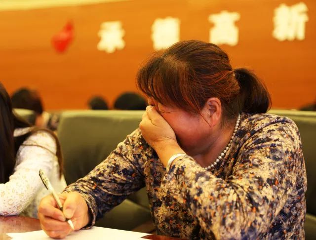 承德高新区妇联组织开展孝老爱亲道德大讲堂活