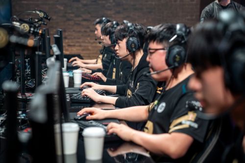 LOL2018MIS季中赛RNG小组第一晋级