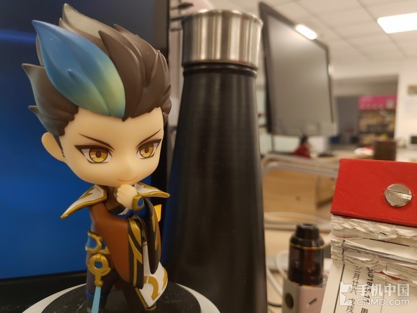 坚果R1评测：不愧是能当“主机”的旗舰