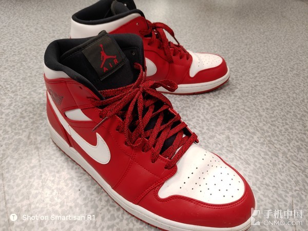 坚果R1评测：不愧是能当“主机”的旗舰