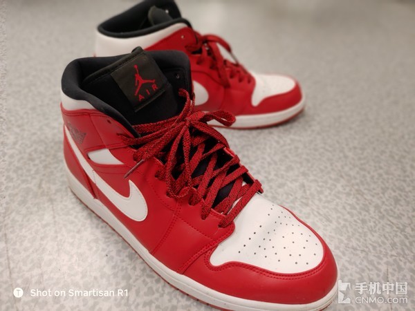 坚果R1评测：不愧是能当“主机”的旗舰