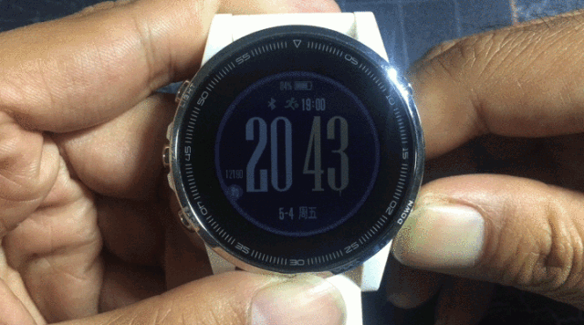 集合数套专业户外设备的腕表，让旅行小白秒变户外老炮