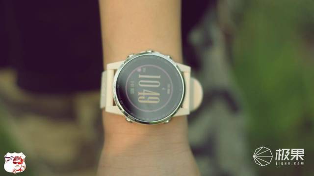 集合数套专业户外设备的腕表，让旅行小白秒变户外老炮