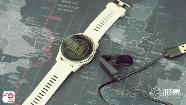 集合数套专业户外设备的腕表，让旅行小白秒变户外老炮