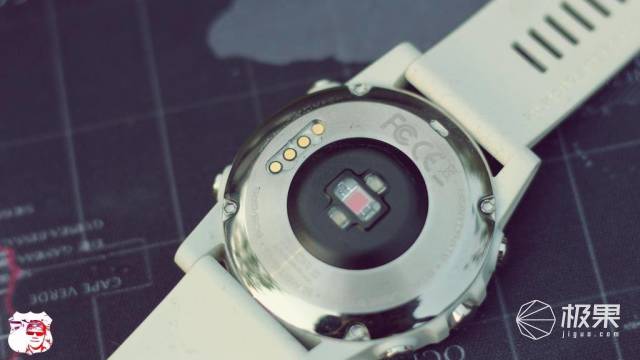 集合数套专业户外设备的腕表，让旅行小白秒变户外老炮