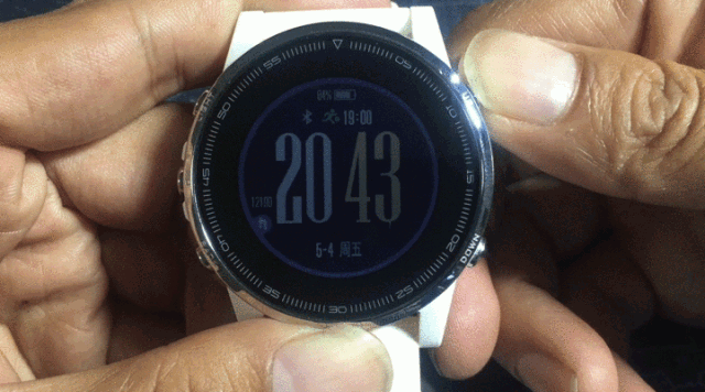 集合数套专业户外设备的腕表，让旅行小白秒变户外老炮
