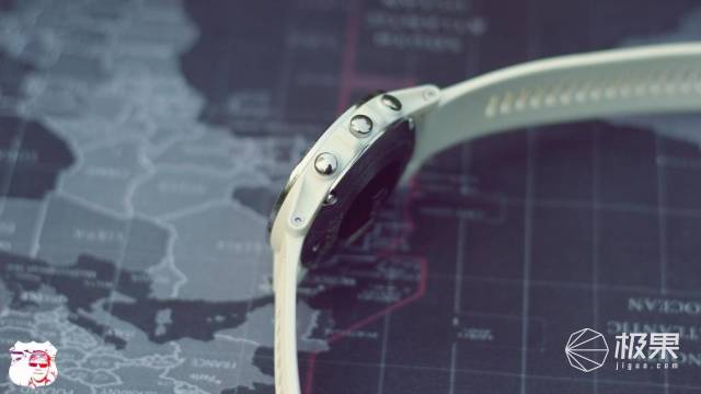 集合数套专业户外设备的腕表，让旅行小白秒变户外老炮