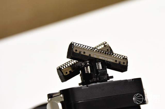 四独立刀网设计米家须眉电动剃须刀,好像有点