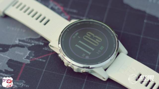 集合数套专业户外设备的腕表，让旅行小白秒变户外老炮