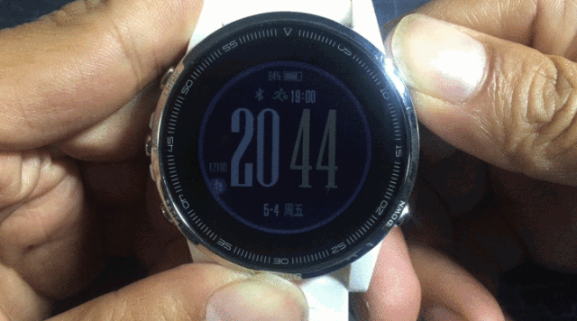 集合数套专业户外设备的腕表，让旅行小白秒变户外老炮