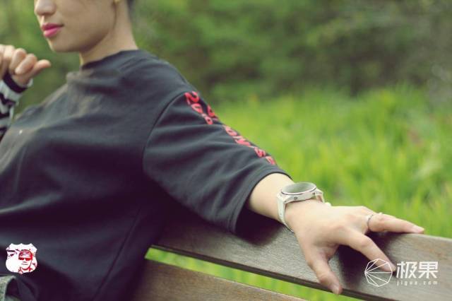 集合数套专业户外设备的腕表，让旅行小白秒变户外老炮