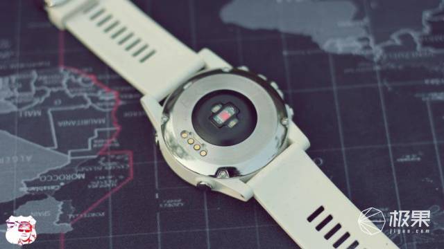 集合数套专业户外设备的腕表，让旅行小白秒变户外老炮