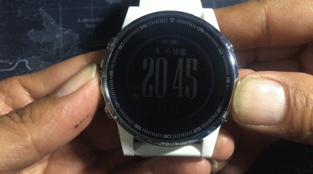 集合数套专业户外设备的腕表，让旅行小白秒变户外老炮