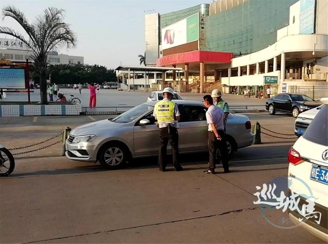 湛江火车南站周边常有车辆乱停乱放