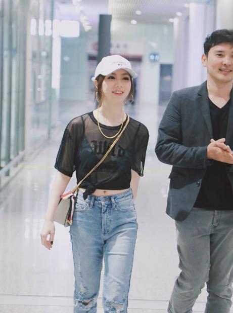 邓紫棋标志性粗腿变大长腿,减肥成功扔掉皮裤