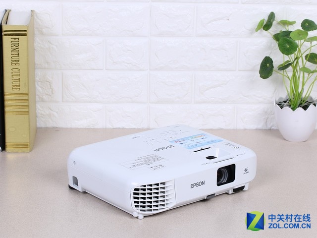 开会也有仪式感 百吋大屏投影助力会议