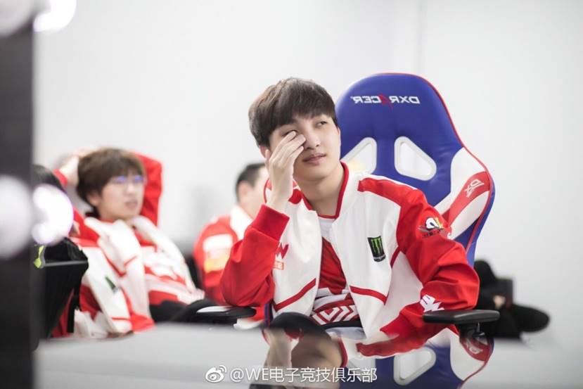 休赛期间的WE 兮夜变身安妮小红帽