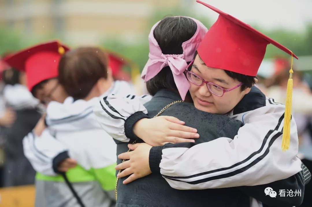 【典礼】见证庄严时刻 泊头一中举行成人礼